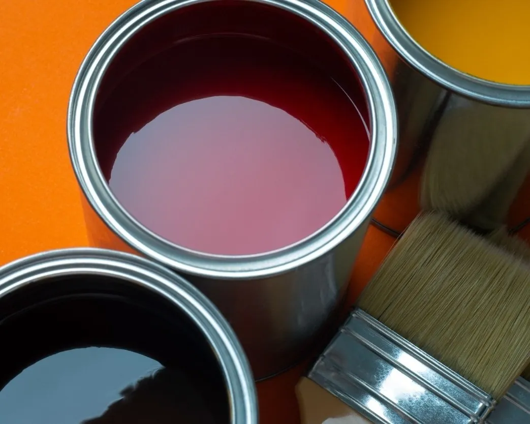 High-quality enamel paint in various colours for metal and surface coating