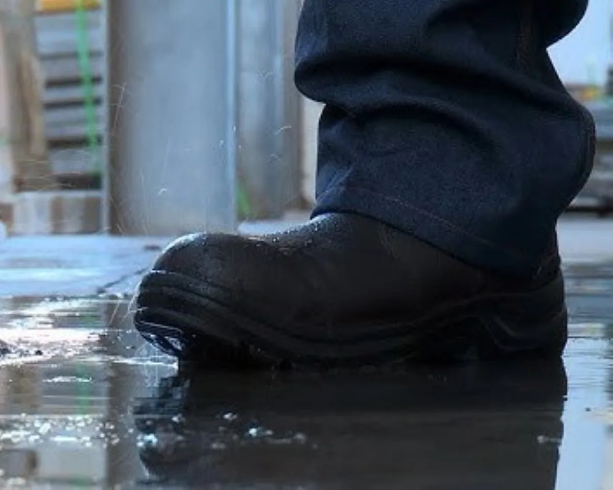 Slip resistant industrial safety boots for hazardous environments